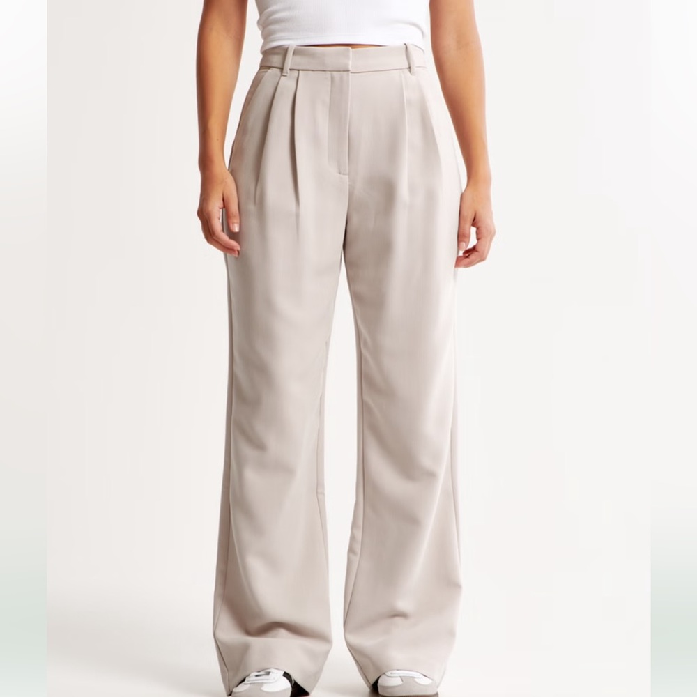 NWT Women’s Abercrombie Suit Pants